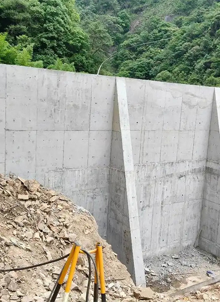 张家口沽源县重力式挡土墙